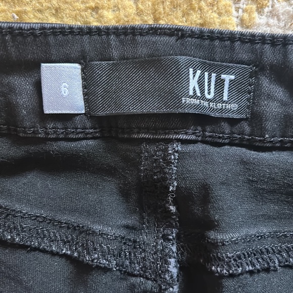 Kut from the Kloth Juniors size 6 Skinny Black faded jeans w/floral accents - Picture 9 of 10